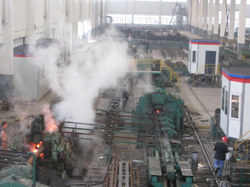 广州无缝钢管厂家生产车间